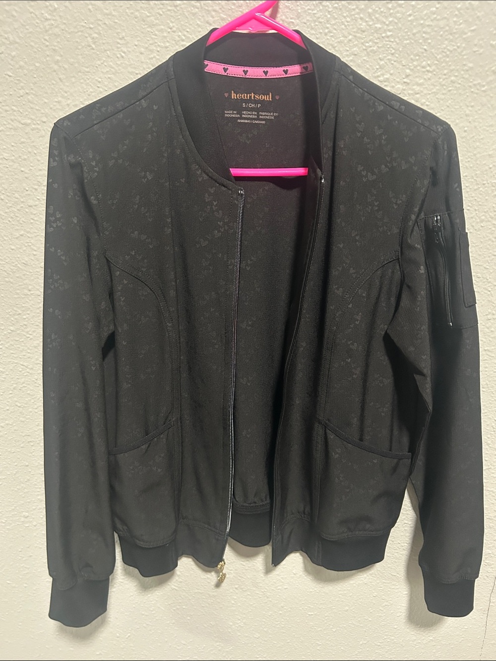 Scrub HeartSoul Black Subtle-Print Bomber Jacket
#scrubjacket